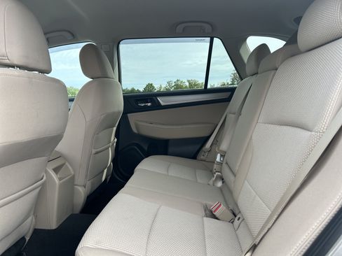 Used 2017 Subaru Outback 2.5i Premium AWD/4WD image 11
