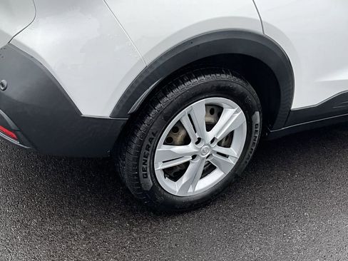 Used 2020 Nissan Kicks S image 9