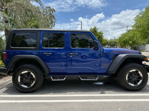 Used 2018 Jeep Wrangler Unlimited Rubicon w/ Cold Weather Group AWD/4WD image 4