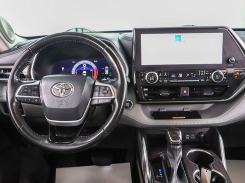 Used 2023 Toyota Highlander Limited FWD image 17
