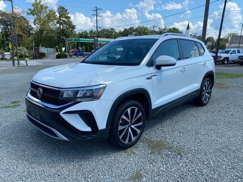 Used 2023 Volkswagen Taos SE image 7