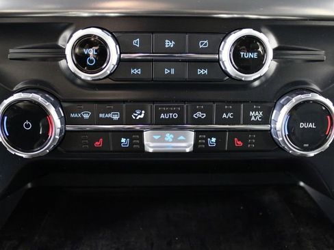 Used 2023 Ford F150 Lariat w/ Trailer Tow Package image 24