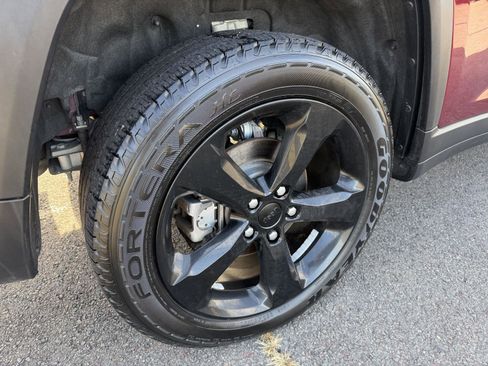 Used 2023 Jeep Grand Cherokee Altitude image 38