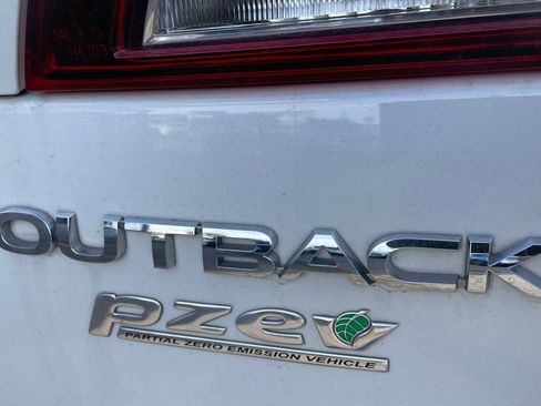 Used 2017 Subaru Outback 2.5i Premium image 25