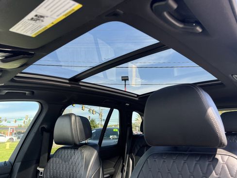 Used 2025 BMW X5 M60i w/ Climate Comfort Package image 32