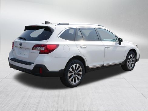 Used 2018 Subaru Outback 2.5i Touring AWD/4WD image 7