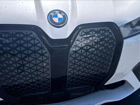 Used 2024 BMW iX xDrive50 w/ Sport Package AWD/4WD image 32