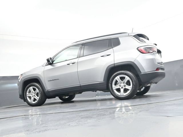Used 2023 Jeep Compass Latitude w/ Sun and Sound Group AWD/4WD image 35