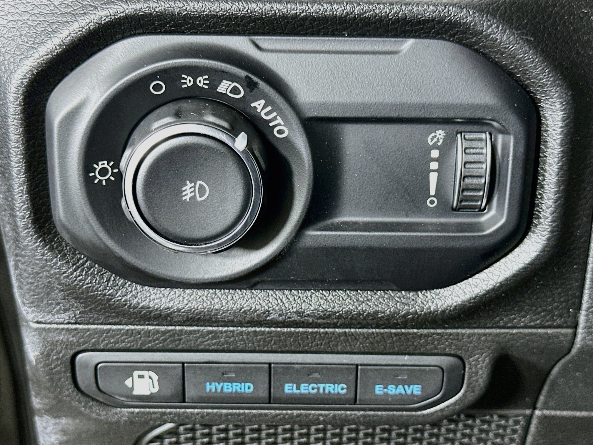 Used 2024 Jeep Wrangler Unlimited AWD/4WD image 17