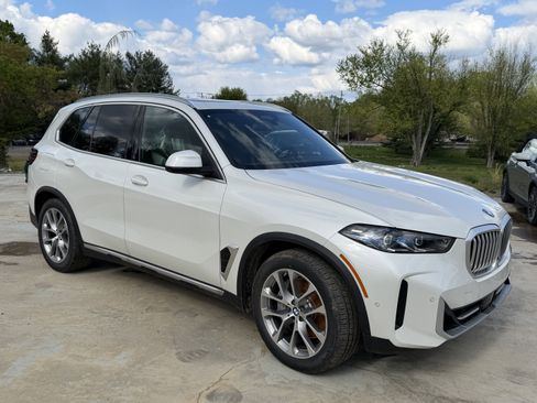 Used 2026 BMW X5 xDrive50e AWD/4WD image 3