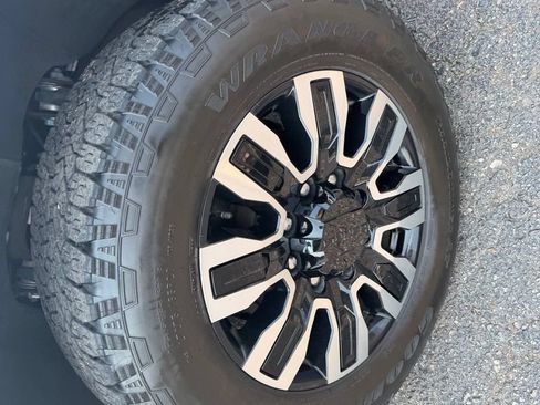 Used 2024 GMC Sierra 2500 Denali Ultimate AWD/4WD image 4