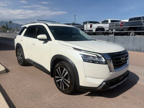Used 2023 Nissan Pathfinder Platinum w/ Cargo Package AWD/4WD image 3