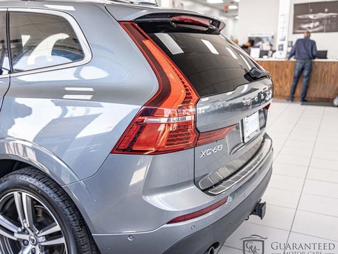 Used 2018 Volvo XC60 T5 Momentum w/ Convenience Package AWD/4WD image 14