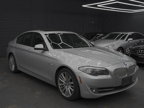 Used 2011 BMW 550i Sedan image 3