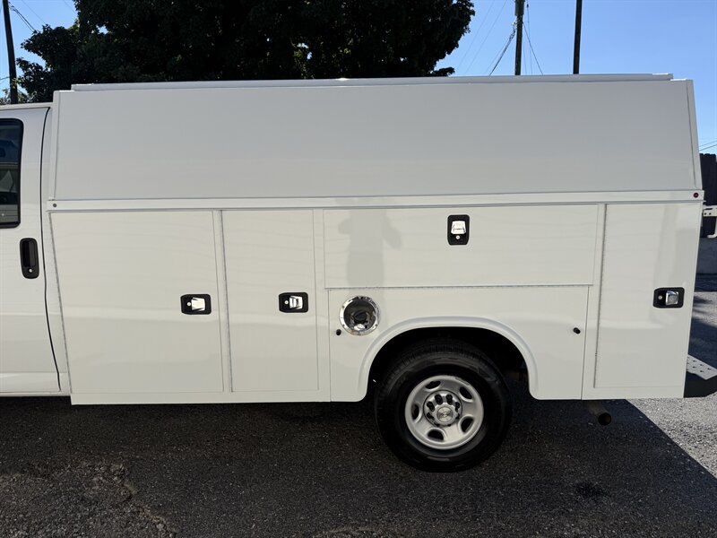 Used 2021 Chevrolet Express 3500 w/ Power Convenience Package RWD image 25