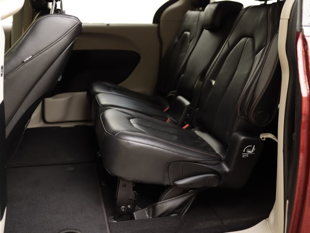 Used 2017 Chrysler Pacifica Touring-L Plus w/ Tire & Wheel Group FWD image 28