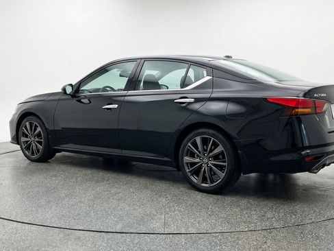 Used 2025 Nissan Altima 2.5 SV image 6