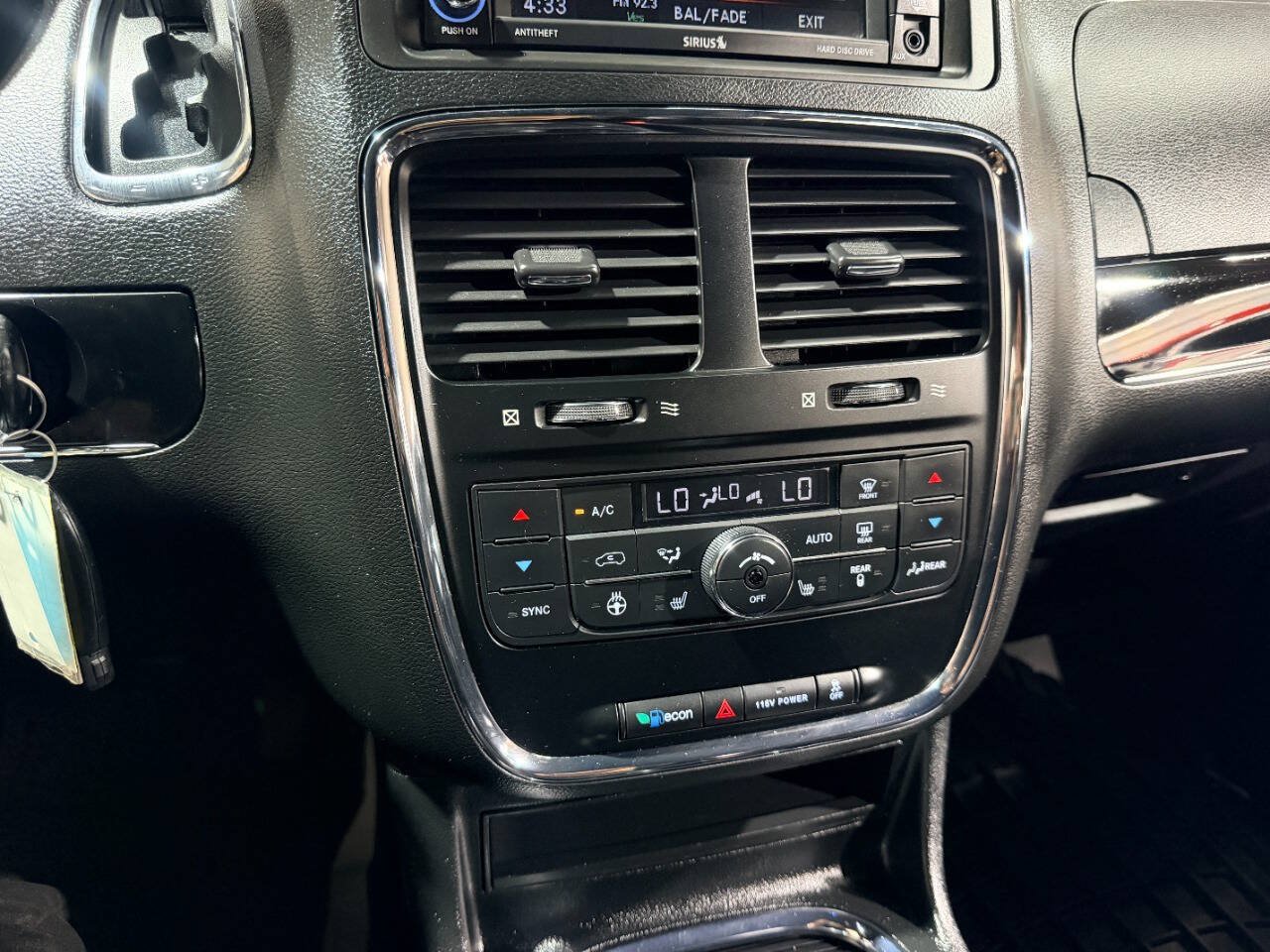 Used 2016 Dodge Grand Caravan SXT FWD image 37