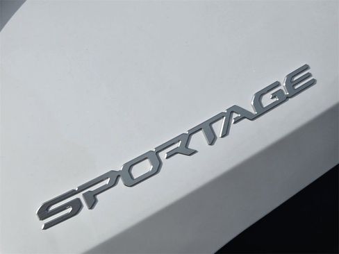 New 2026 Kia Sportage LX image 8