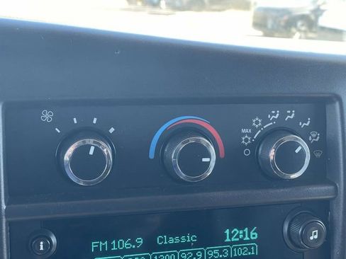 Used 2015 Chevrolet Express 2500 image 17