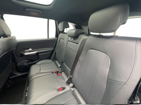 Used 2022 Mercedes-Benz GLB 250 4MATIC w/ Premium Package Lite image 24