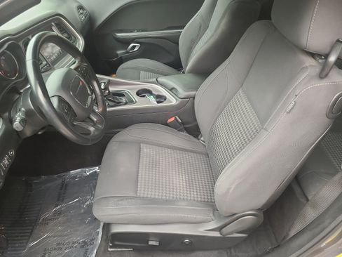 Used 2019 Dodge Challenger SXT RWD image 11