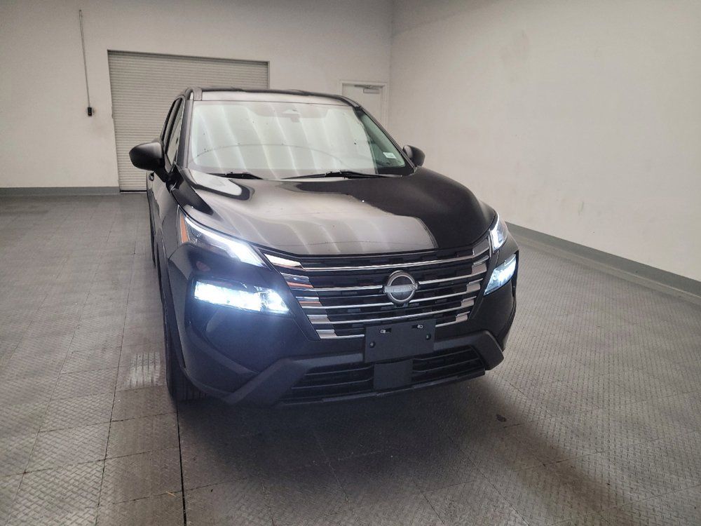 Used 2024 Nissan Rogue S FWD image 14