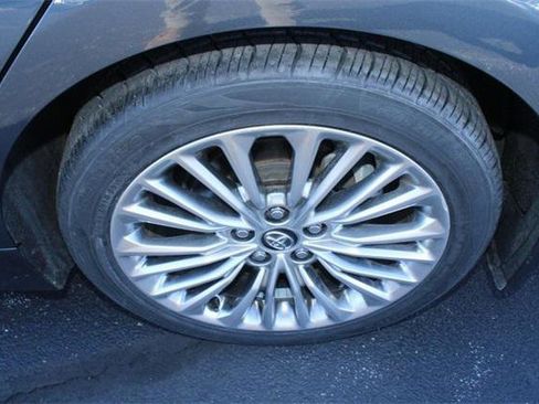 Certified 2020 Toyota Avalon Limited image 8
