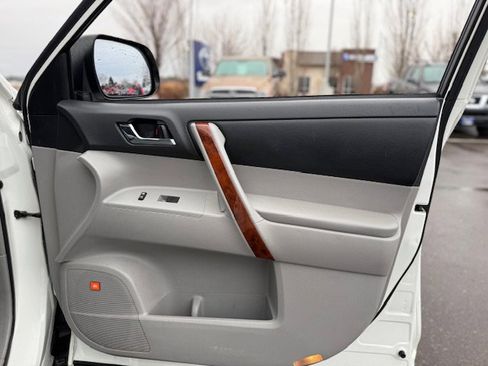 Used 2011 Toyota Highlander Limited image 48