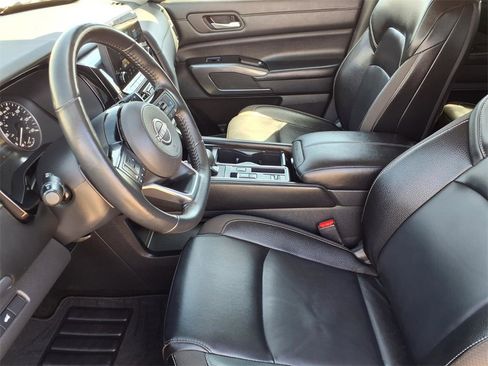 Used 2024 Nissan Pathfinder SL w/ SL Premium Package image 16