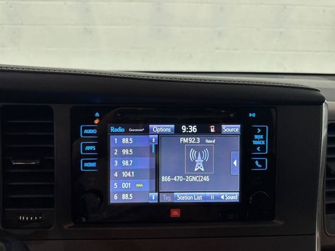 Used 2017 Toyota Sienna Limited FWD image 44
