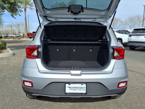 Certified 2025 Hyundai Venue SEL image 10