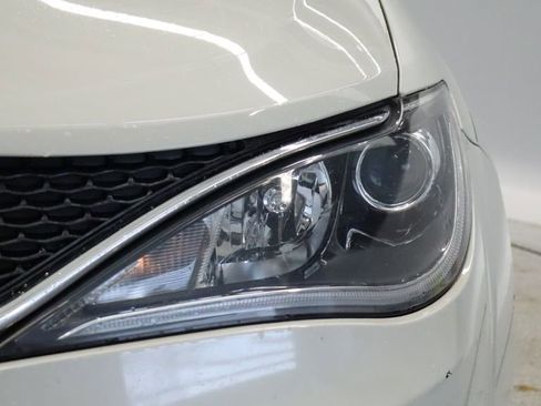 Certified 2017 Chrysler Pacifica Touring-L w/ Tire & Wheel Group image 12