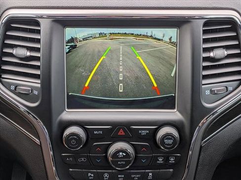 Used 2018 Jeep Grand Cherokee Limited image 13