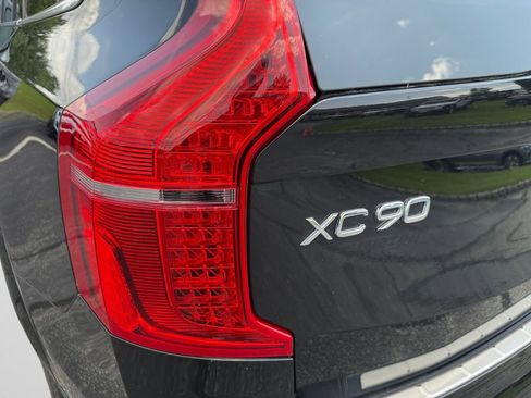 Used 2022 Volvo XC90 T6 Momentum w/ Climate Package image 21