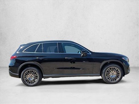 Used 2026 Mercedes-Benz GLC 300 image 4