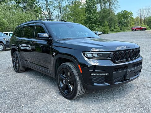 Used 2024 Jeep Grand Cherokee L Limited w/ Black Appearance Package AWD/4WD image 1