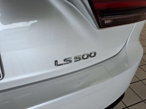 Used 2021 Lexus LS 500 w/ Accessory Package (Z2) RWD image 23
