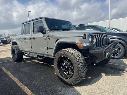 Used 2021 Jeep Gladiator Sport image 3