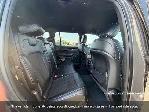 Used 2023 Jeep Grand Cherokee Altitude AWD/4WD image 15