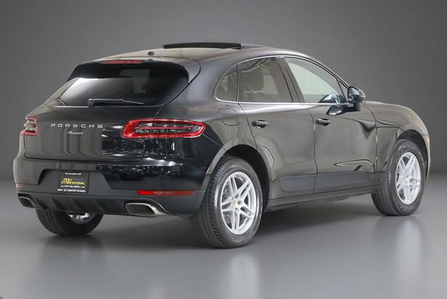 Used 2017 Porsche Macan AWD/4WD image 2