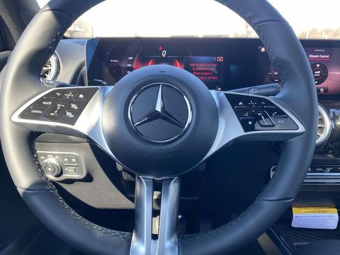 Used 2025 Mercedes-Benz GLB 250 image 20