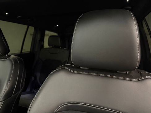Used 2025 Jeep Grand Cherokee L Altitude RWD image 18