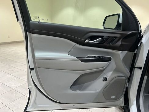 Used 2020 GMC Acadia SLT w/ Premium Package image 21