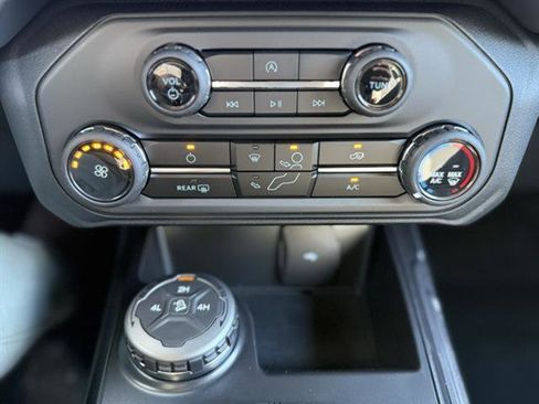 New 2025 Ford Bronco 4-Door AWD/4WD image 17