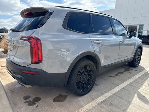 Used 2022 Kia Telluride EX w/ EX Premium Package image 3