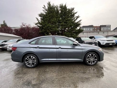 Used 2023 Volkswagen Jetta Sport image 8