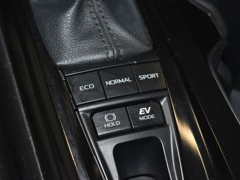Used 2025 Toyota Camry SE FWD image 17