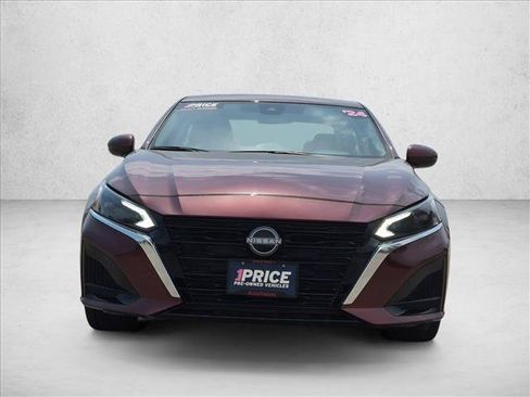 Used 2024 Nissan Altima 2.5 SV w/ SV Premium Package FWD image 2