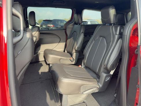 New 2026 Chrysler Pacifica Select FWD image 13